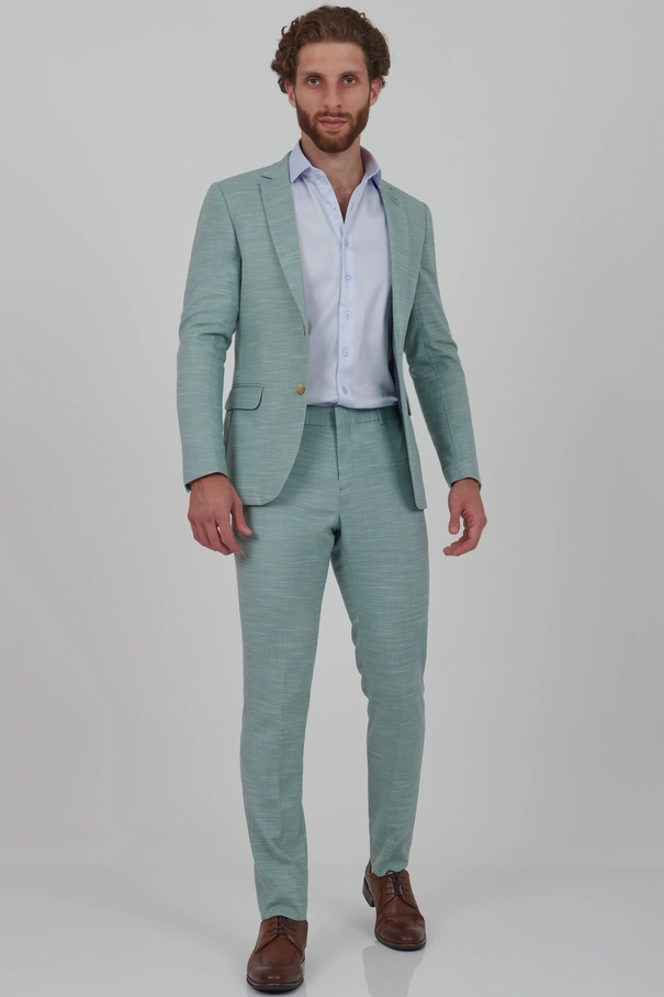 Terno Super Slim Verde com Lenço e Calça com Ajuste