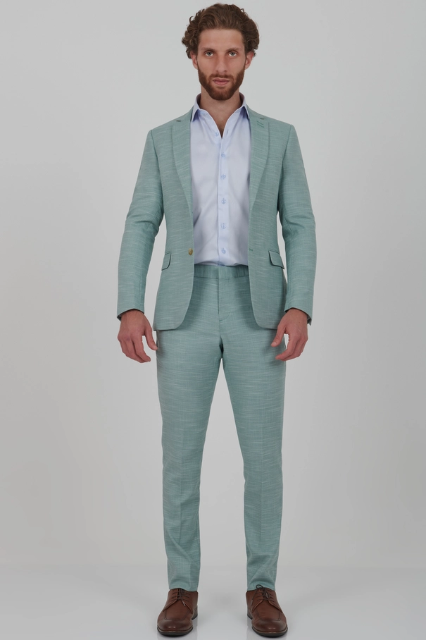 Terno Super Slim Verde com Lenço e Calça com Ajuste