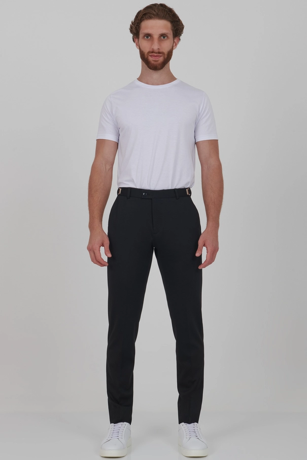 Calça Slim Fit em Malha com Ajuste