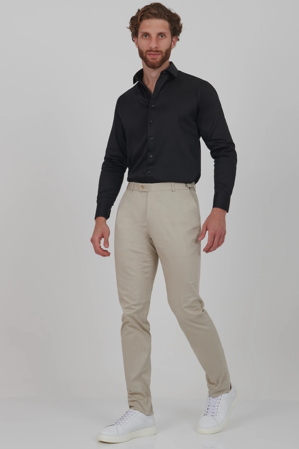 Calça Slim Fit em Alfaiataria com Ajuste