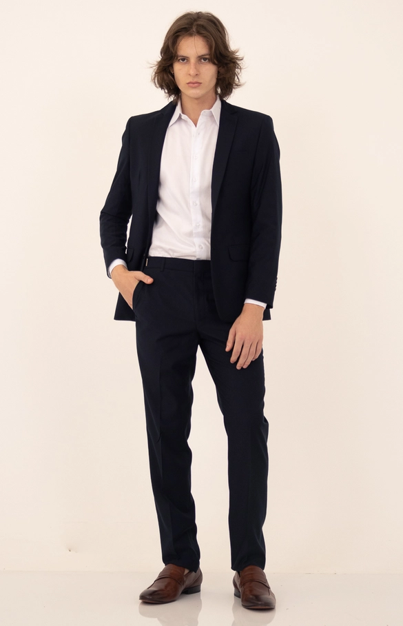 Terno Masculino Slim Fit com Forro Contrastante e Calça com Ajuste