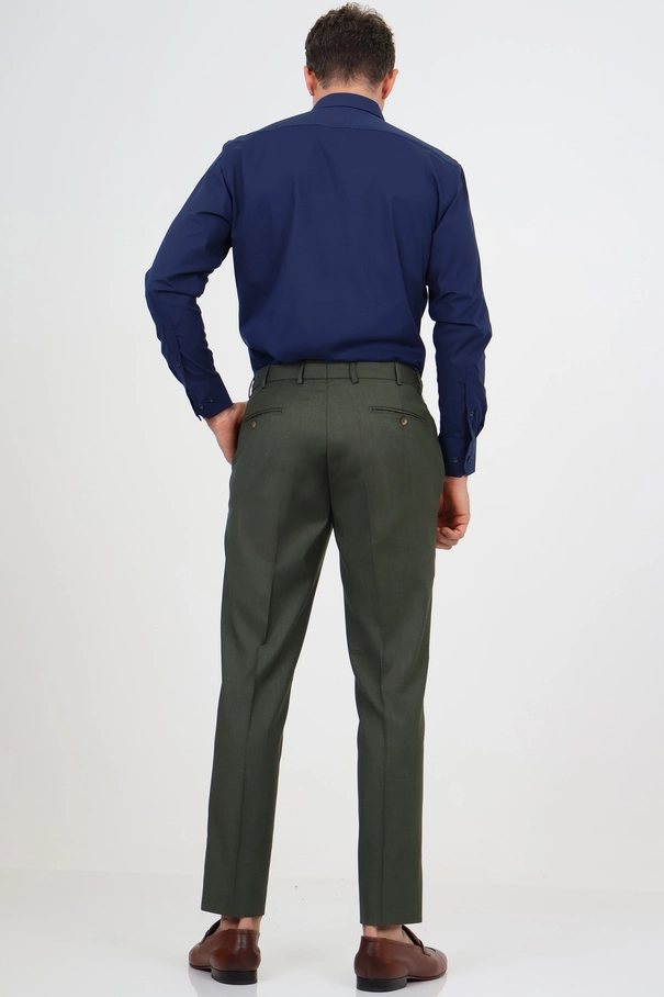 Calça Masculina Slim Fit em Alfaiataria com Ajuste