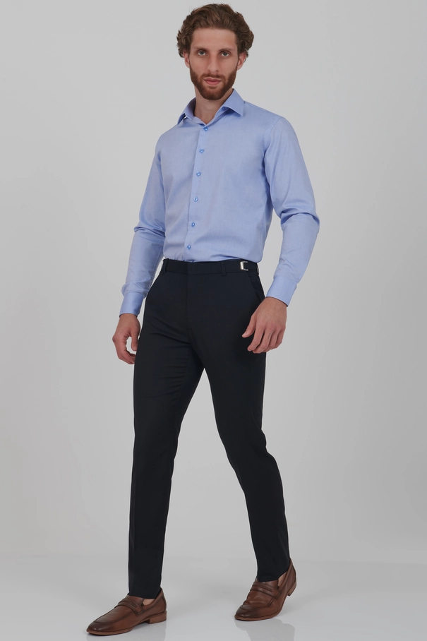 Calça Slim Fit em Alfaiataria com Ajuste
