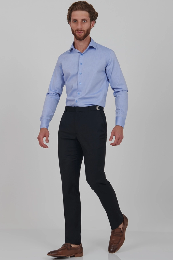 Calça Slim Fit em Alfaiataria com Ajuste