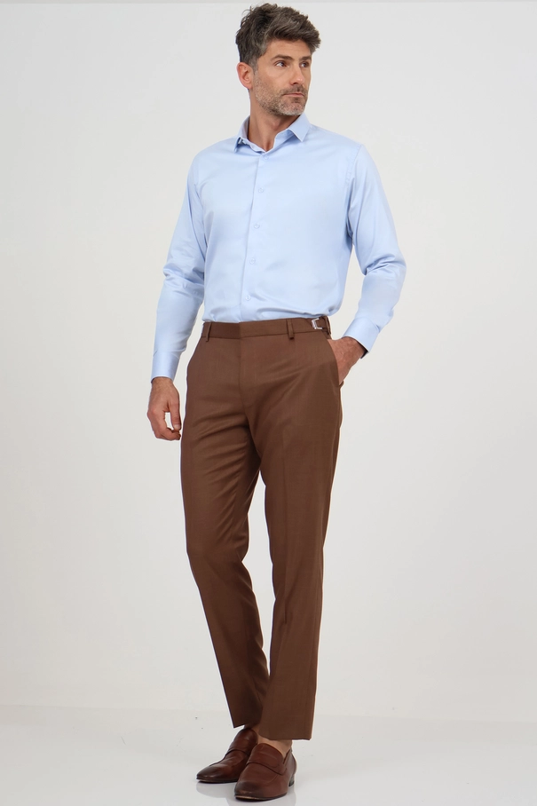 Calça Masculina Slim Fit em Alfaiataria com Ajuste