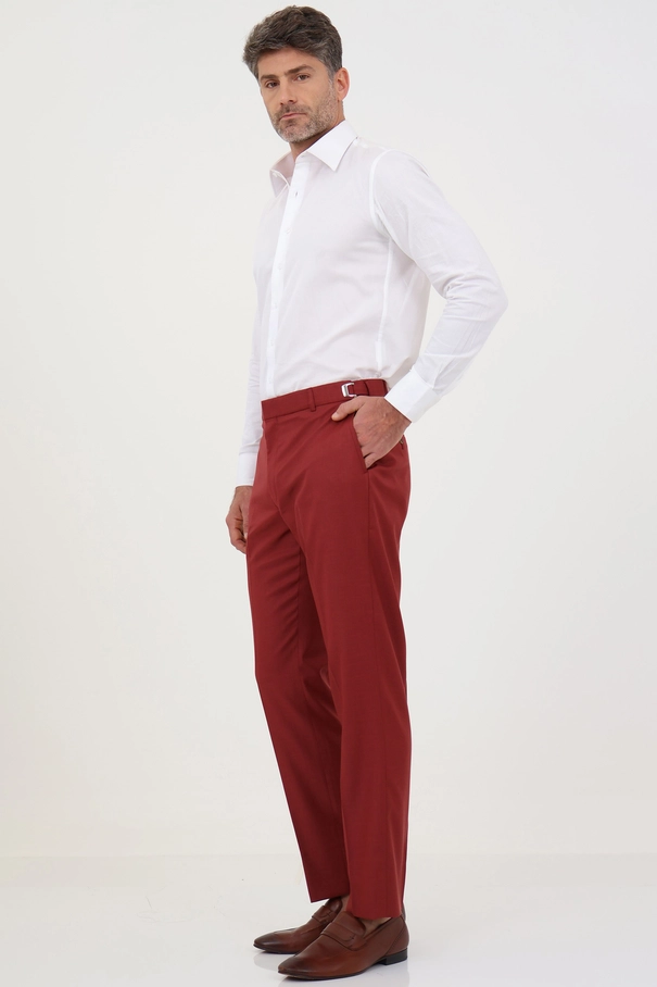 Calça Masculina Slim Fit em Alfaiataria com Ajuste