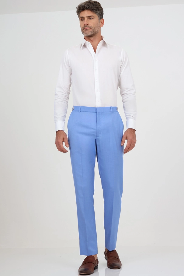 Calça Azul Claro em Alfaiataria com Ajuste