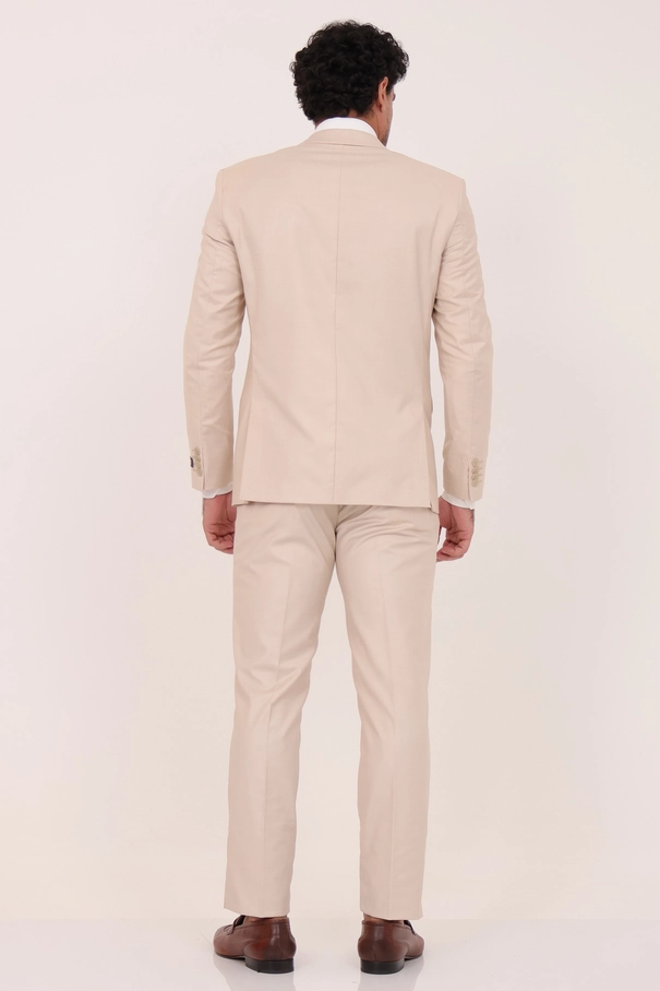 Terno Masculino Slim Fit Dois Botões  com Lenço no Bolso