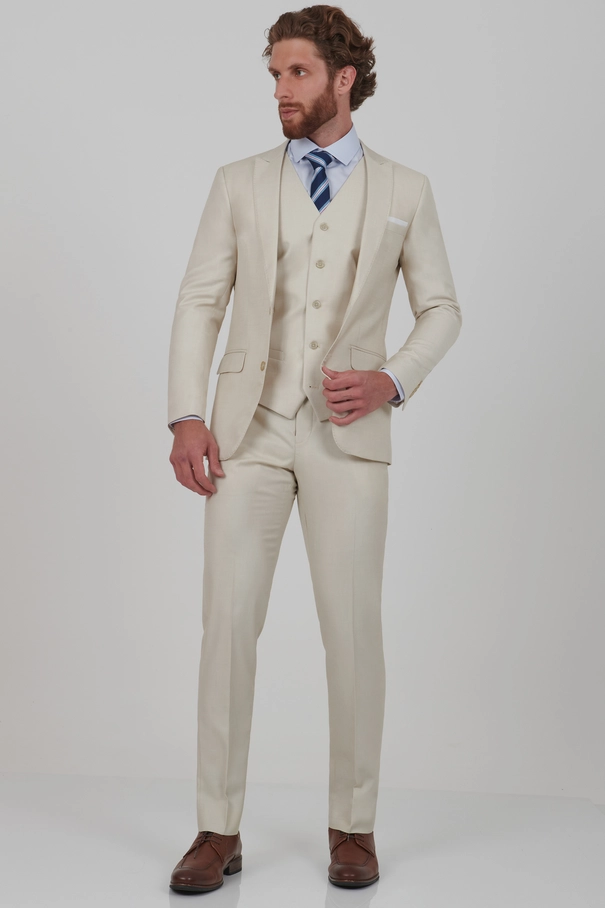 Terno Slim Fit com Colete e Calça com Ajuste