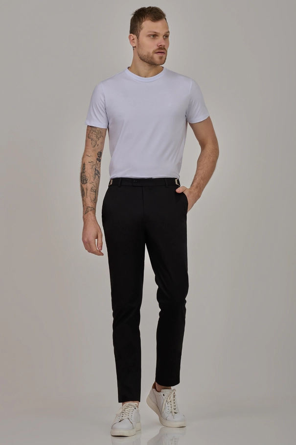 Calça Masculina Slim Fit com Ajuste em Sarja PRETO