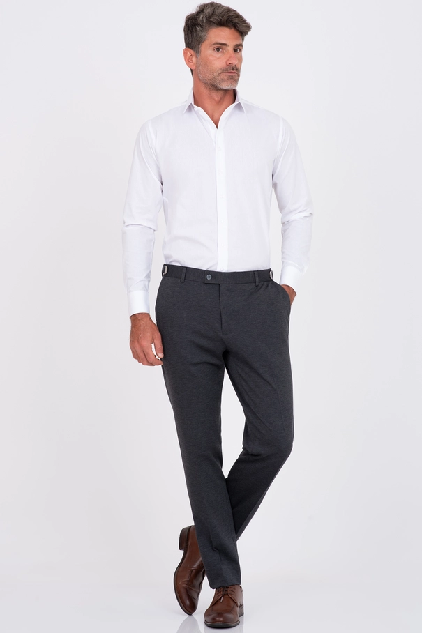 Calça Slim Fit em Malha com Ajuste PRETO