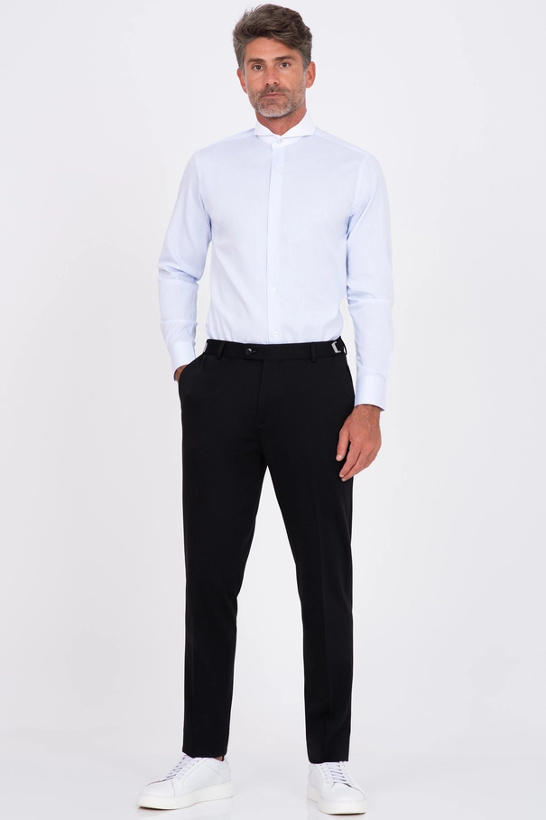 Camisa Slim Fit com Colarinho Cutaway em Algodão Fio 80 AZUL CELESTIAL