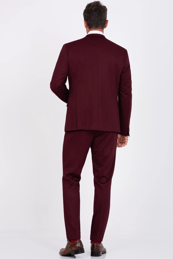 Terno Masculino Super Slim Fit com Lenço Avulso e Calça com Ajuste