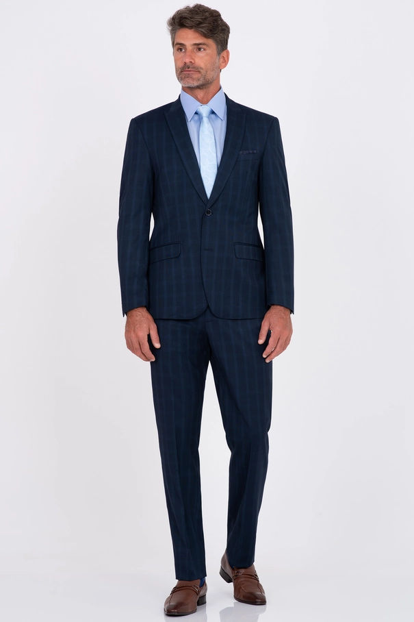 Terno Slim Fit com Lenço no Bolsinho e Calça com Ajuste