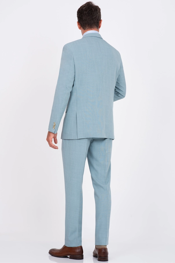 Terno Slim Fit com Lenço no Bolsinho e Calça com Ajuste