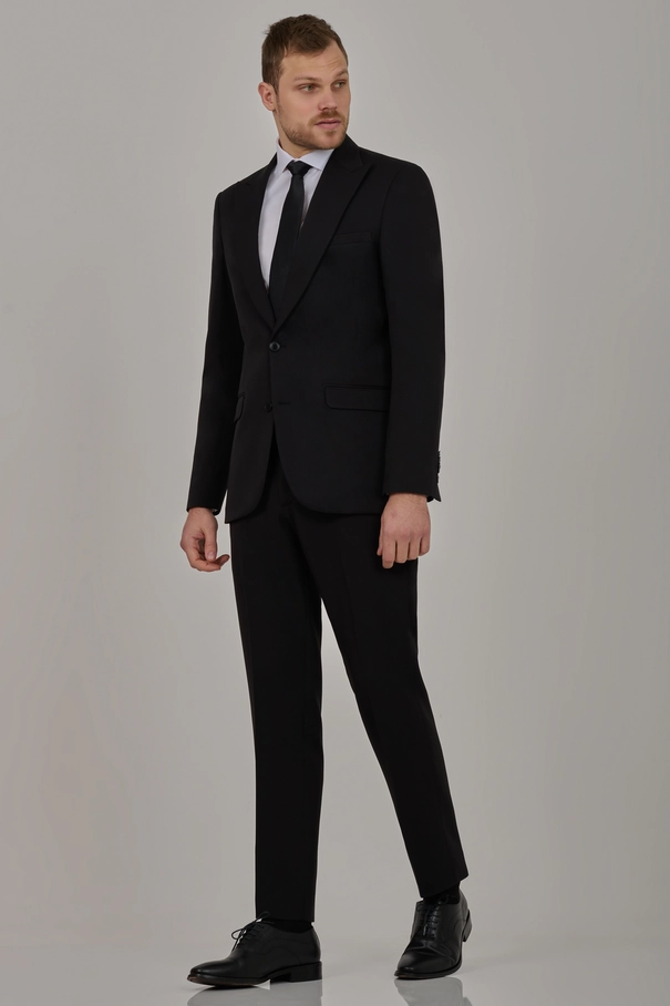 Terno Masculino Slim com Peak Lapel e Calça com Ajuste PRETO