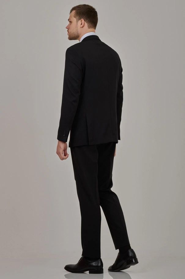 Terno Masculino Slim com Peak Lapel e Calça com Ajuste PRETO