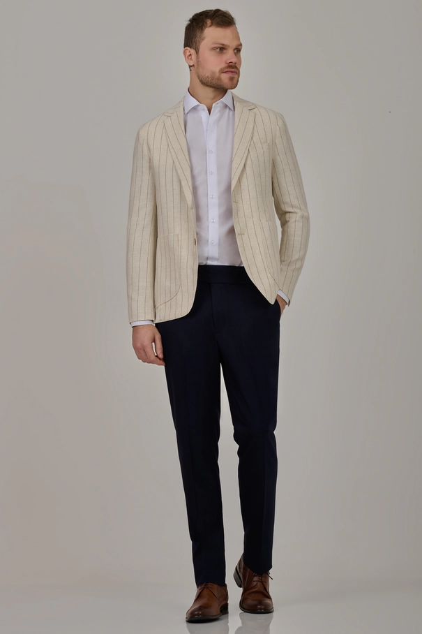 Blazer Masculino Super Slim Fit com Bolso Plaquée e Meio Forro em Blend de Linho BEGE