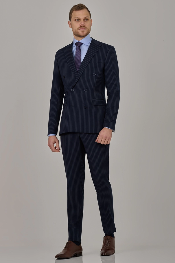 Terno Masculino Super Slim Fit Transpassado com Peak Lapel e Calça com Ajuste Risca de Giz NAVY