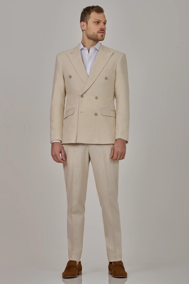 Terno Masculino Slim Fit Transpassado em Blend de Linho com Peak Lapel e Calça com Ajuste NATURAL