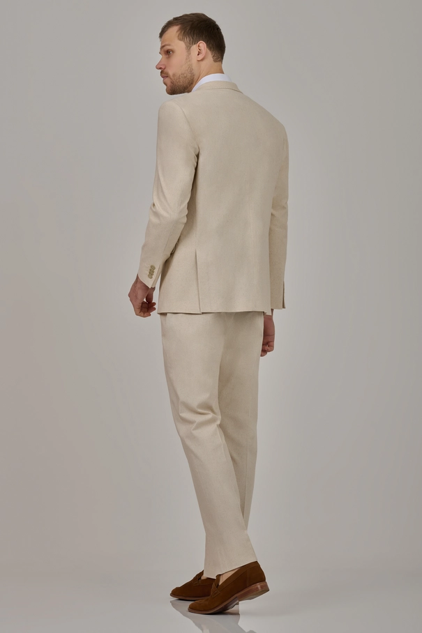 Terno Masculino Slim Fit Transpassado em Blend de Linho com Peak Lapel e Calça com Ajuste NATURAL