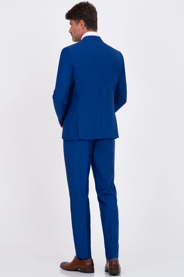 Terno Masculino Super Slim Fit com Lenço Jacquard e Calça com Ajuste