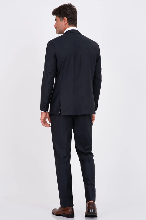 Terno Masculino Slim Fit com Ponto Picado e Calça com Ajuste CHUMBO