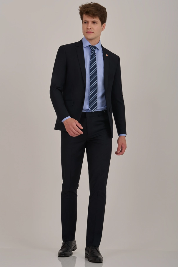 Terno Masculino Slim Fit com Ponto Picado Externo e Calça com Ajuste PRETO