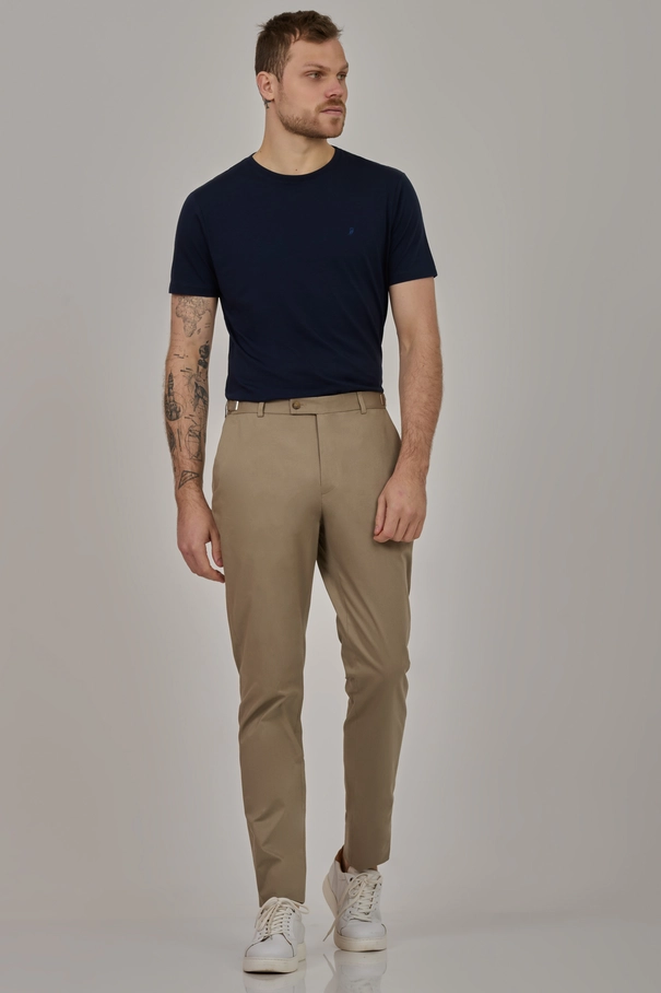 Calça Chino Slim Fit com Ajuste PRETO